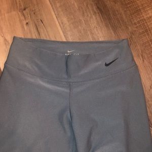 Nike cropped leggings // Size s